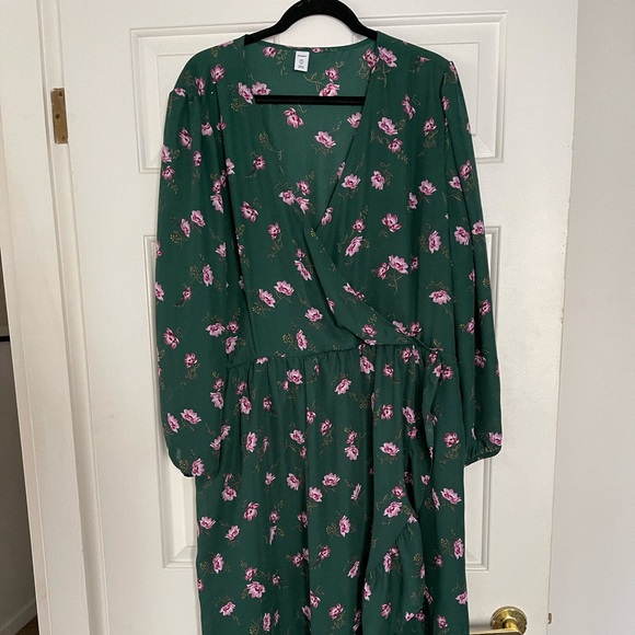 Old Navy Pattern Dress - Picture 2 of 3